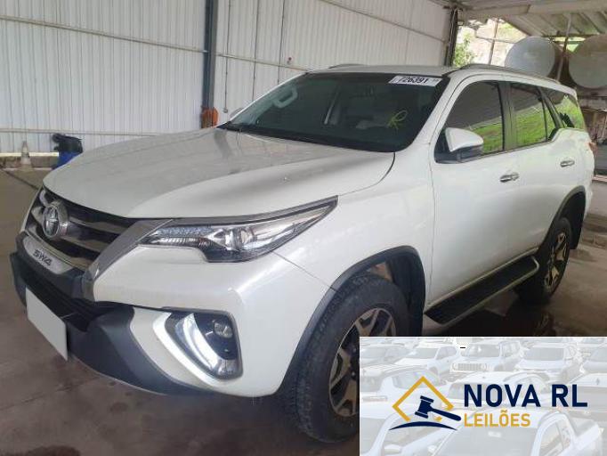TOYOTA HILUX SW4 19/19