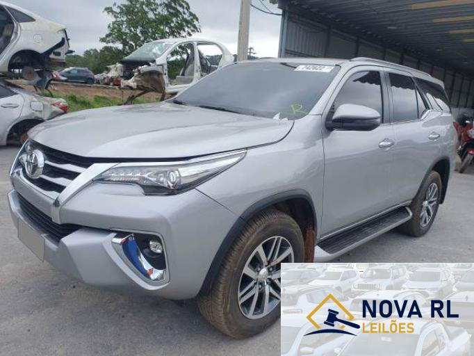 TOYOTA HILUX SW4 21/21