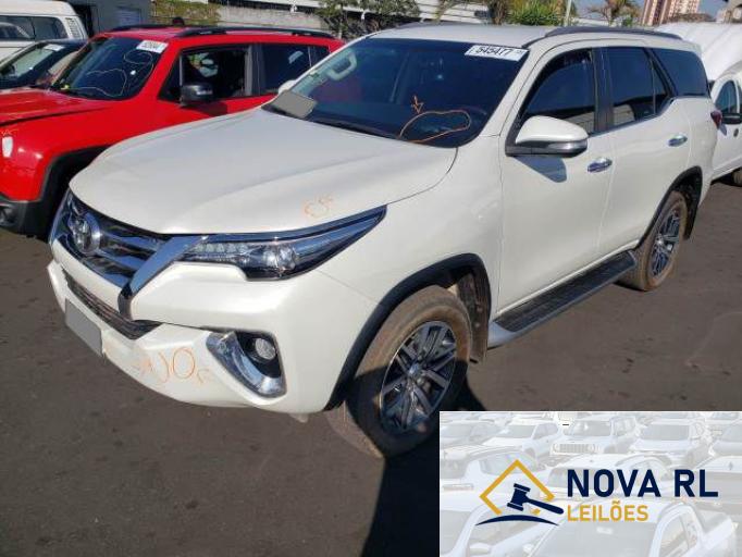 TOYOTA HILUX SW4 16/16