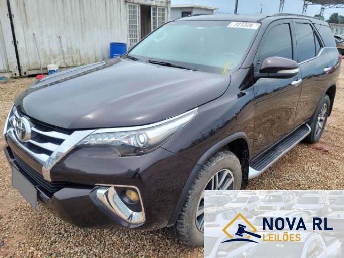 TOYOTA HILUX SW4 16/17