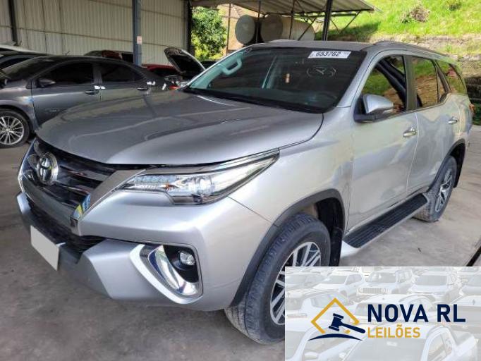 TOYOTA HILUX SW4 17/17