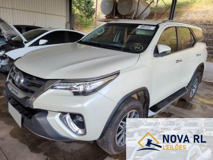 TOYOTA HILUX SW4 16/17