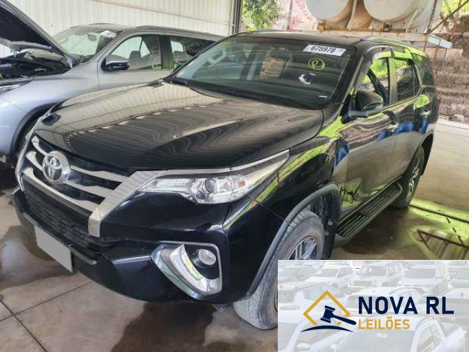 TOYOTA HILUX SW4 19/19