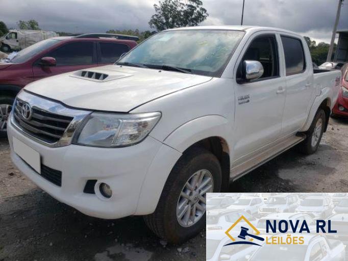 TOYOTA HILUX CD 15/15