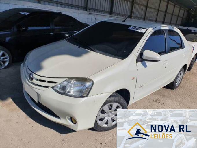 TOYOTA ETIOS SEDAN 15/15